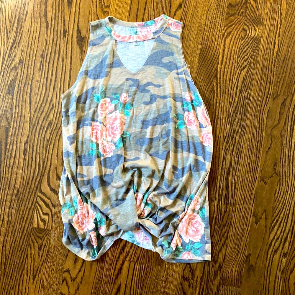 Camo Floral Sleeveless twist front tunic. Size M